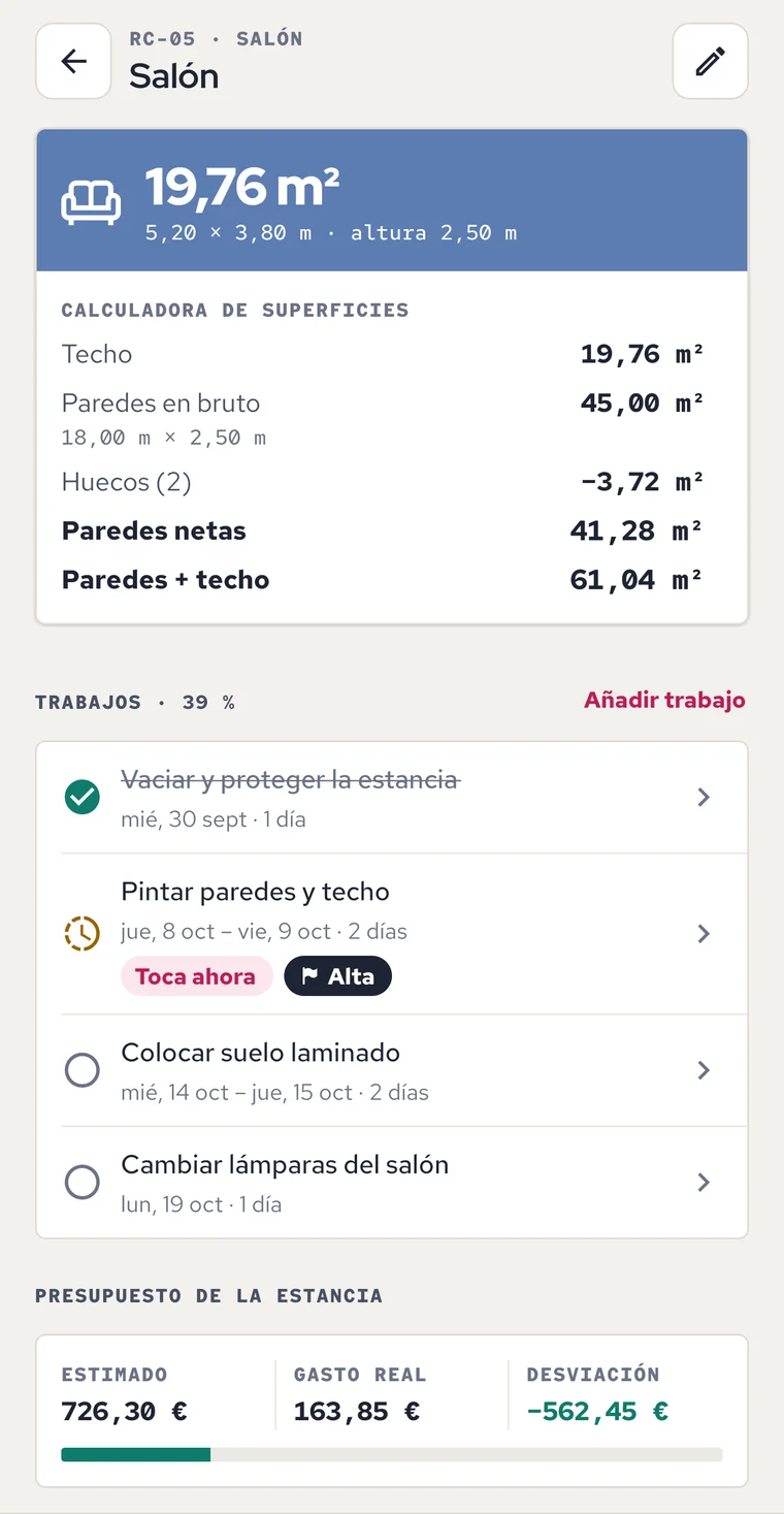 Estancia «Salón» con la calculadora de superficies: suelo, techo, paredes y huecos descontados.